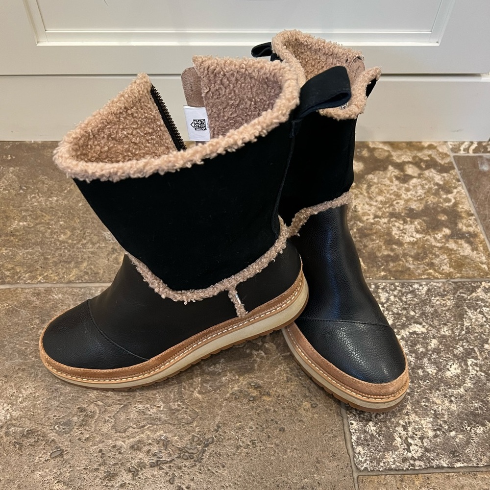 Toms Black and Tan Winter Boots